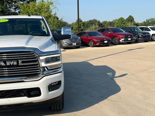 2023 RAM 2500 Laramie Crew Cab 4x4 6'4' Box