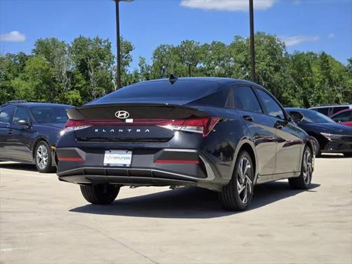 2025 Hyundai ELANTRA Sport