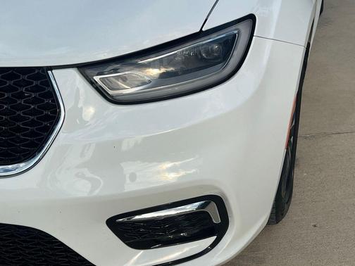 Bright White 2023 Chrysler Pacifica Hybrid Touring L