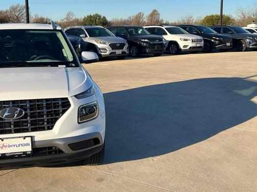 2026 Hyundai VENUE SEL