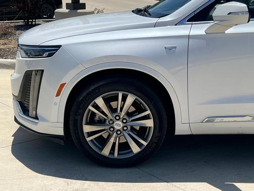 2022 Cadillac XT6 Premium Luxury FWD