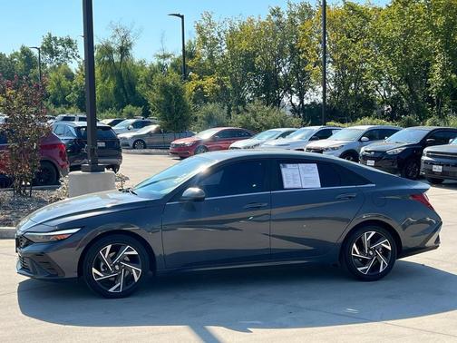 2025 Hyundai ELANTRA SEL
