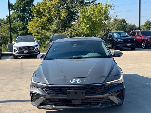 2025 Hyundai ELANTRA SEL