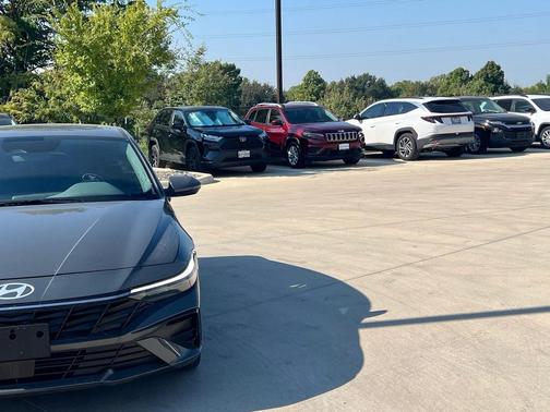 2025 Hyundai ELANTRA SEL