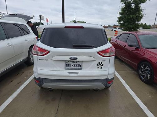 Oxford White 2016 Ford Escape SE