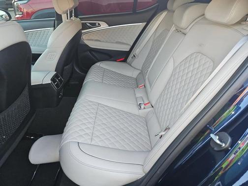 2023 Genesis G70 3.3T RWD