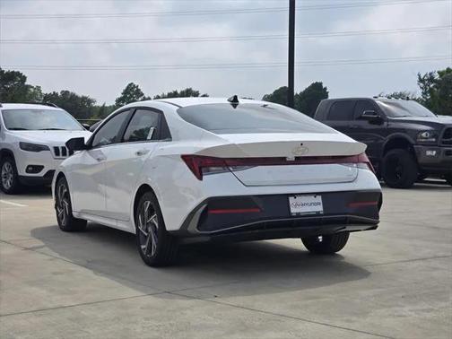 2025 Hyundai ELANTRA Limited