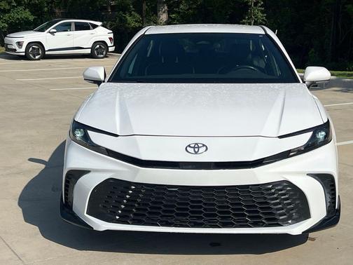 Ice 2025 Toyota Camry SE