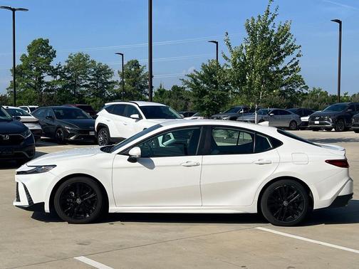 Ice 2025 Toyota Camry SE
