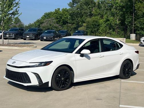Ice 2025 Toyota Camry SE