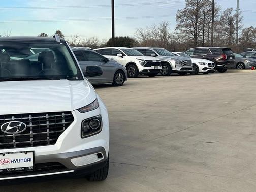 2026 Hyundai VENUE SEL w/Two-Tone Roof