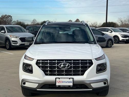 2026 Hyundai VENUE SEL w/Two-Tone Roof