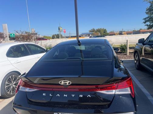 2025 Hyundai ELANTRA SEL