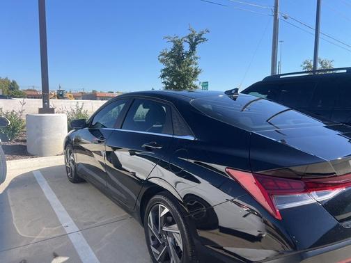 2025 Hyundai ELANTRA SEL