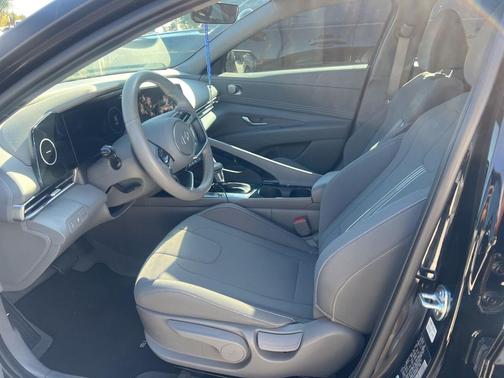 2025 Hyundai ELANTRA SEL