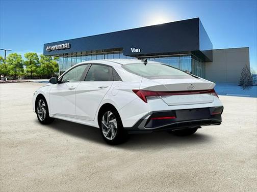 2025 Hyundai ELANTRA SEL