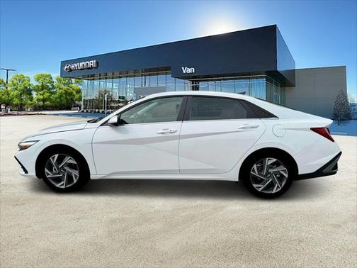 2025 Hyundai ELANTRA SEL