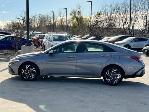 2025 Hyundai ELANTRA SEL