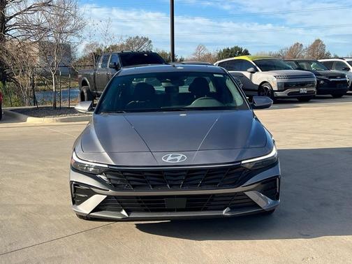 2025 Hyundai ELANTRA SEL