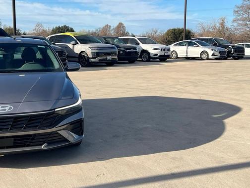 2025 Hyundai ELANTRA SEL