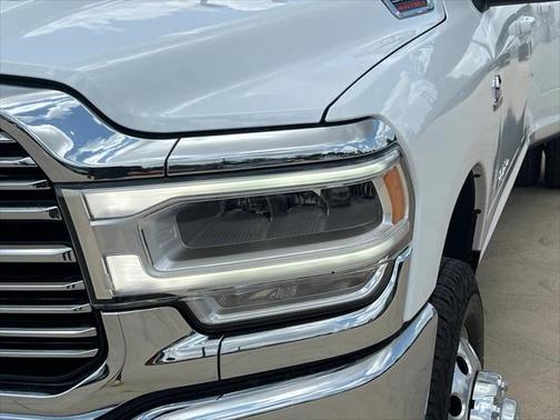 2024 RAM 3500 Laramie Crew Cab 4x4 8' Box