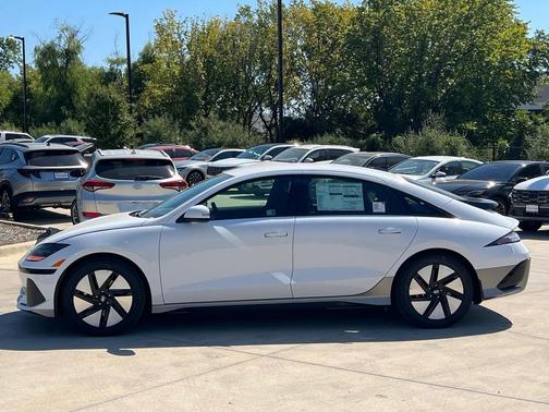 2025 Hyundai IONIQ 6 SE