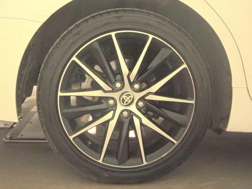 Ice 2023 Toyota Camry SE