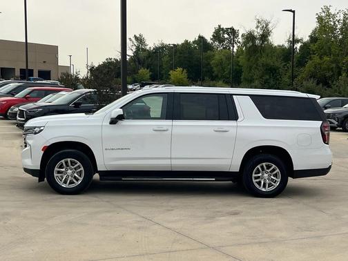2023 Chevrolet Suburban LT