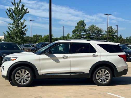 Star White Metallic Tri-Coat 2022 Ford Explorer Limited