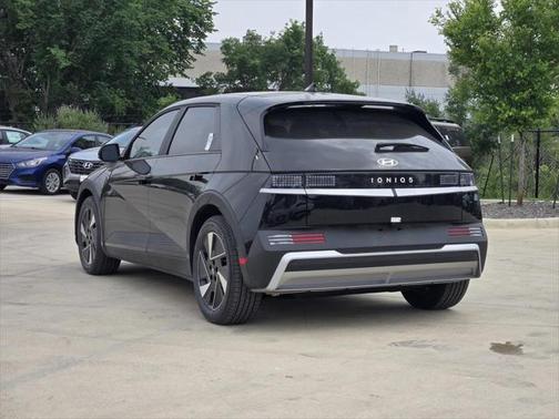2025 Hyundai IONIQ 5 SE