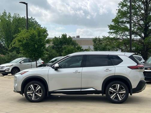 Brilliant Silver Metallic 2021 Nissan Rogue Platinum