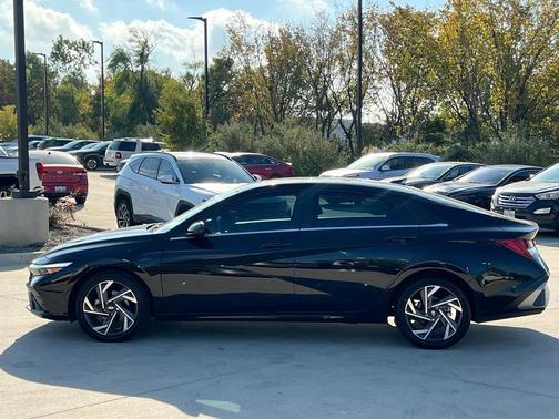 2025 Hyundai ELANTRA SEL