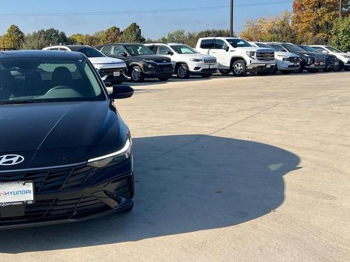 2025 Hyundai ELANTRA SEL