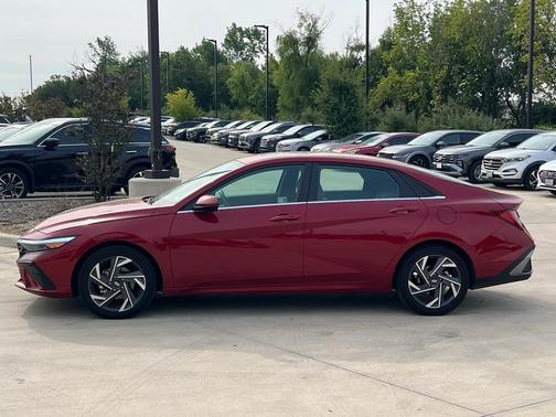 2025 Hyundai ELANTRA SEL