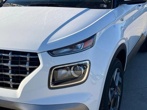 Lunar White 2026 Hyundai VENUE SEL