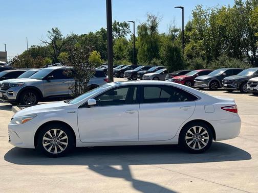 2017 Toyota Camry Hybrid XLE