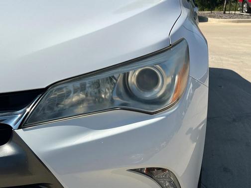2017 Toyota Camry Hybrid XLE