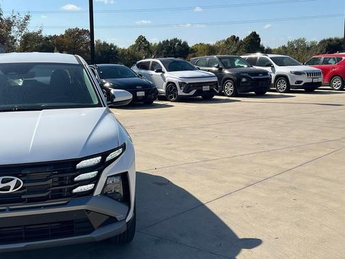 2026 Hyundai TUCSON SE