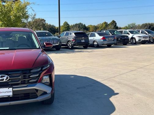 2026 Hyundai TUCSON SE