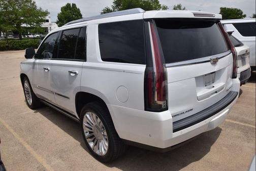 Crystal White Tricoat 2017 Cadillac Escalade Platinum