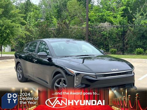 Aurora Black Pearl 2025 Kia K4 LXS