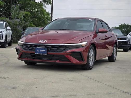 2025 Hyundai ELANTRA SE