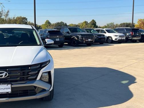 2026 Hyundai TUCSON SE