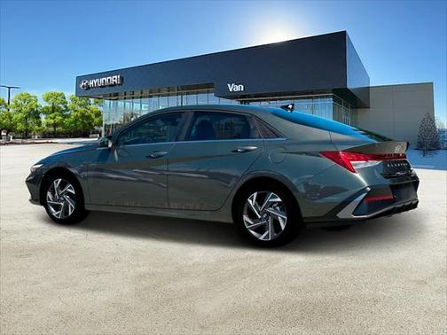 2025 Hyundai ELANTRA Limited