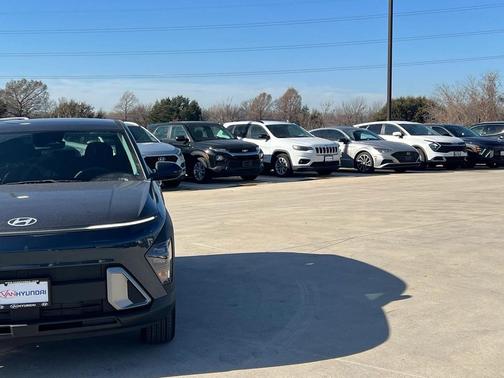 2026 Hyundai KONA SE