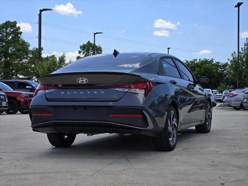 2025 Hyundai ELANTRA Sport
