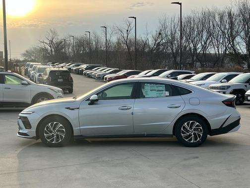 2026 Hyundai SONATA Hybrid Base