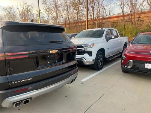2025 Chevrolet Traverse LT
