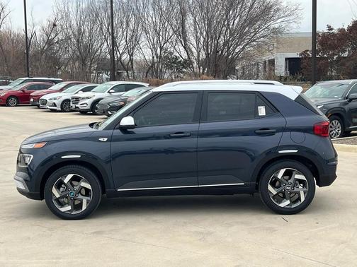 2026 Hyundai VENUE SEL w/Two-Tone Roof