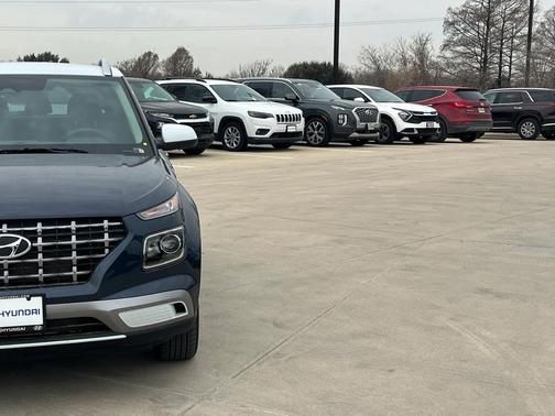 2026 Hyundai VENUE SEL w/Two-Tone Roof